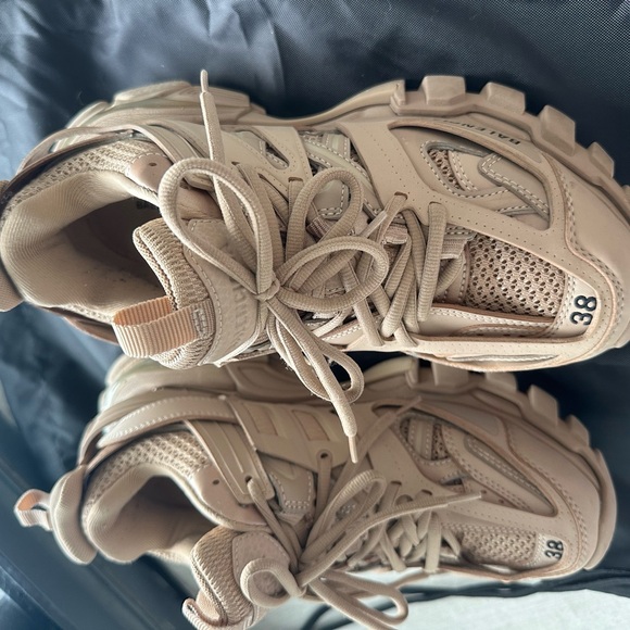 BALENCIAGA WOMEN'S TRACK SNEAKER RECYCLED SOLE IN BEIGE - Picture 9 of 11